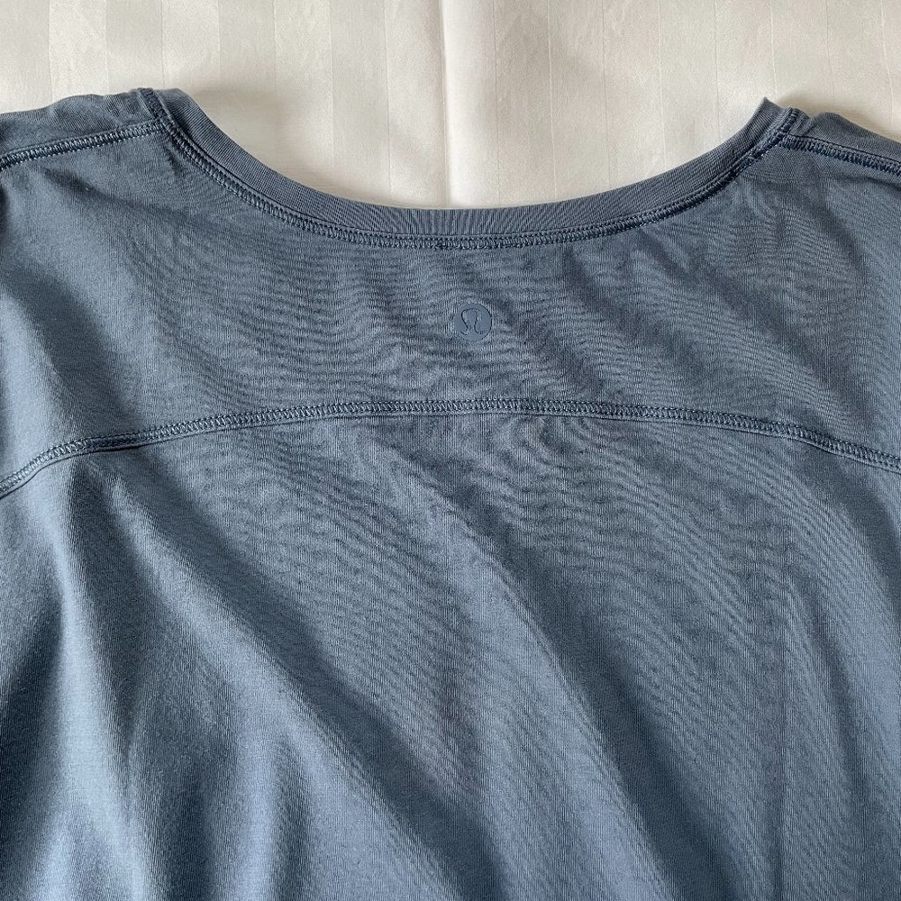 Lululemon To The Point Long Sleeve Tee Size 2 Blue
